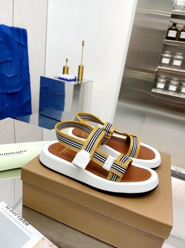 BURBERRY 26S STRAP FLAT SANDALS IN CARAMEL BROWN AND WHITE CALFSKIN AND FABRIC
