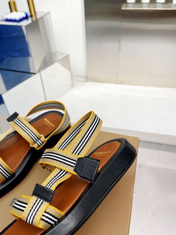 BURBERRY 26S STRAP FLAT SANDALS IN CARAMEL BROWN CALFSKIN AND FABRIC