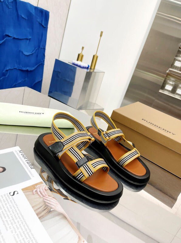 BURBERRY 26S STRAP FLAT SANDALS IN CARAMEL BROWN CALFSKIN AND FABRIC