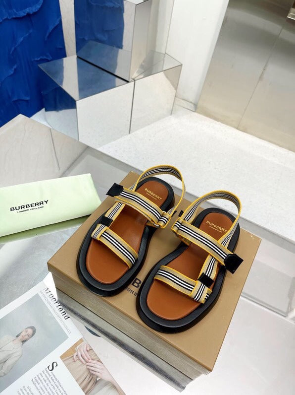 BURBERRY 26S STRAP FLAT SANDALS IN CARAMEL BROWN CALFSKIN AND FABRIC
