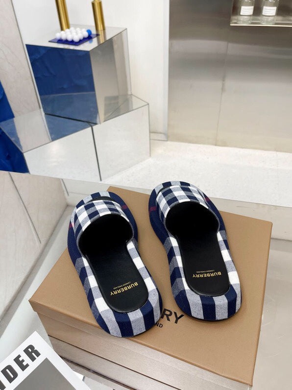 BURBERRY 26S SLIDE SANDALS IN ARCHIVE BLUE BLACK FABRIC