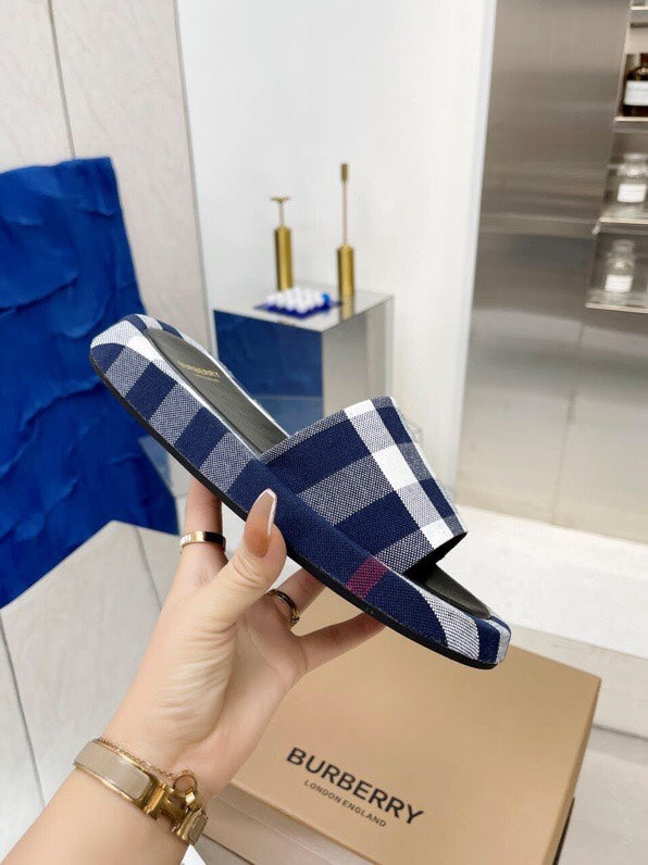 BURBERRY 26S SLIDE SANDALS IN ARCHIVE BLUE BLACK FABRIC
