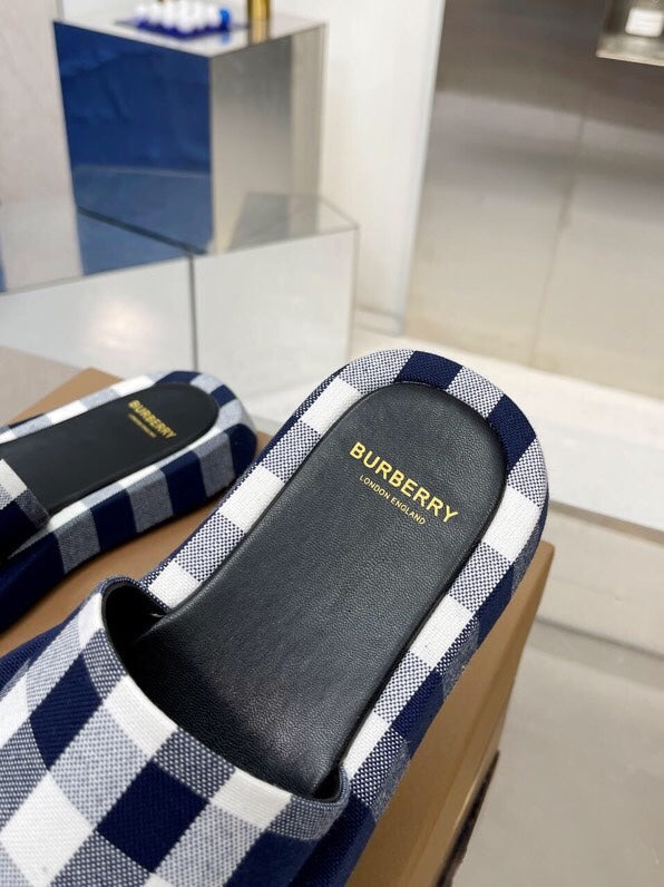 BURBERRY 26S SLIDE SANDALS IN ARCHIVE BLUE BLACK FABRIC