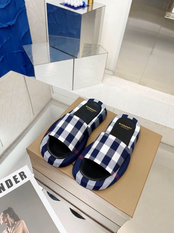 BURBERRY 26S SLIDE SANDALS IN ARCHIVE BLUE BLACK FABRIC