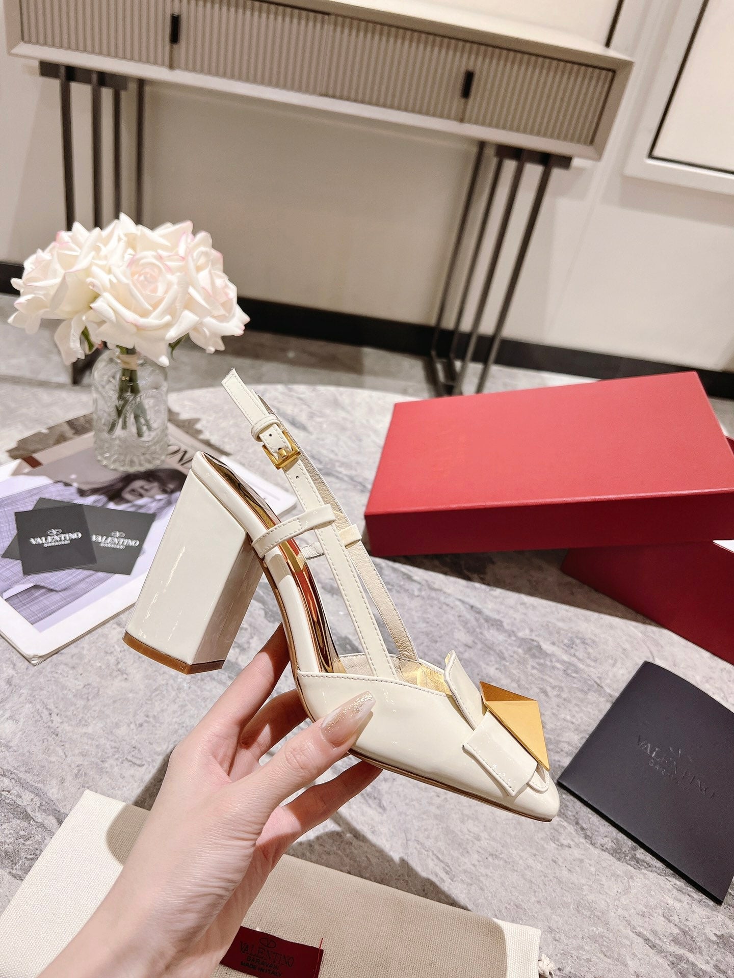 ONE STUD WHITE PATENT LEATHER LACE-UP HIGH HEELS 85 MM
