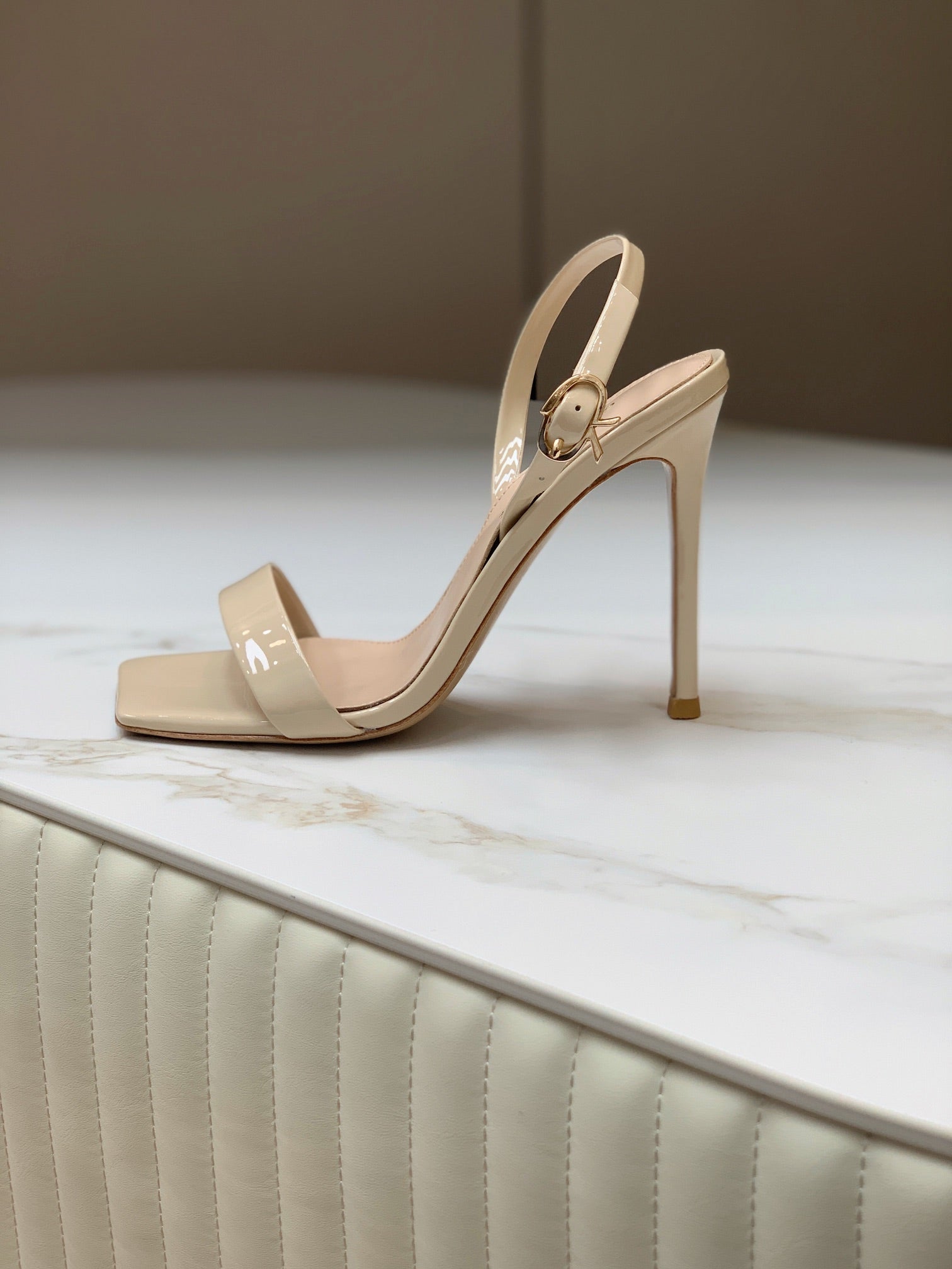 GIANVITO ROSSI 26S RIBBON HEELS 105 MM IN LIGHT BEIGE PATENT LAMBSKIN