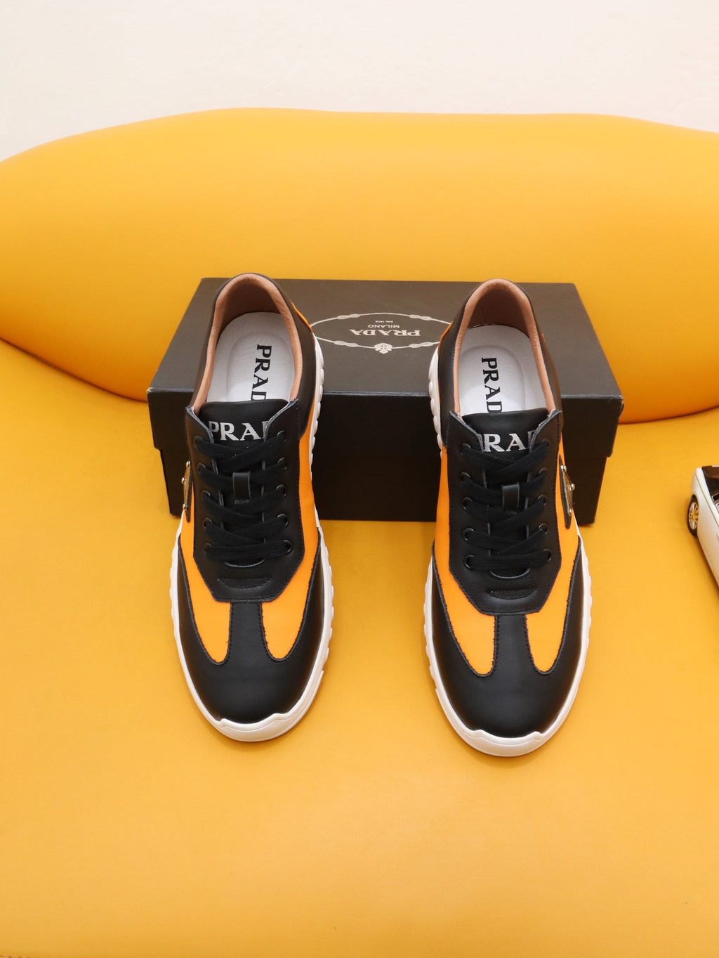 PRA SNEAKER IN BLACK MIX AMBER YELLOW SHEEPSKIN