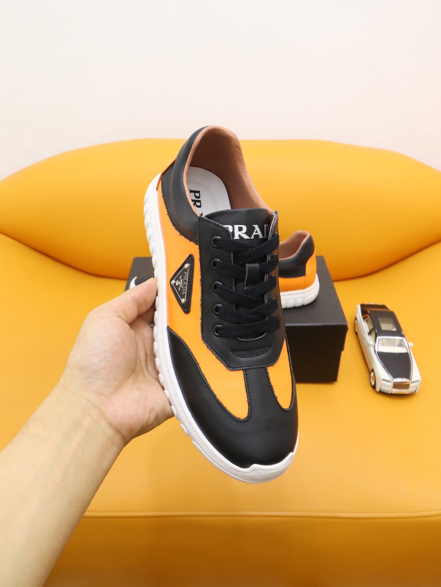 PRA SNEAKER IN BLACK MIX AMBER YELLOW SHEEPSKIN