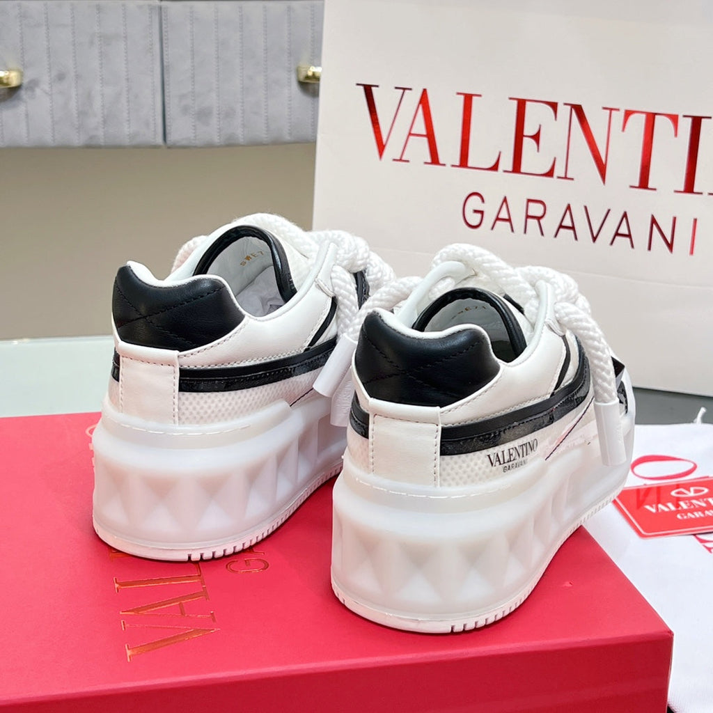VALENTINO 25S GARAVANI ONE STUD XL PLATFORM SNEAKERS IN WHITE LAMBSKIN AND MESH FABRIC