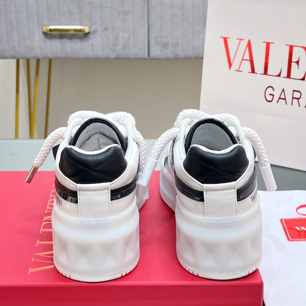 VALENTINO 25S GARAVANI ONE STUD XL PLATFORM SNEAKERS IN WHITE LAMBSKIN AND MESH FABRIC