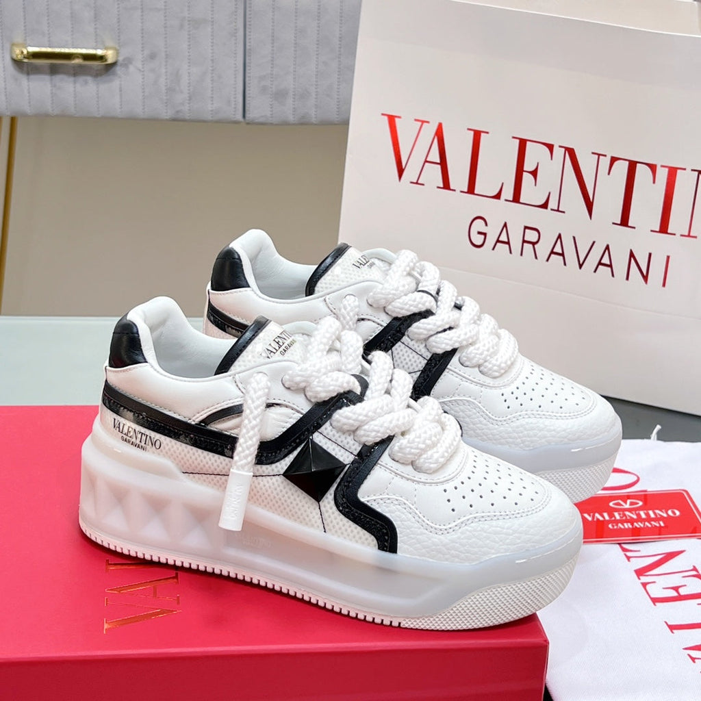 VALENTINO 25S GARAVANI ONE STUD XL PLATFORM SNEAKERS IN WHITE LAMBSKIN AND MESH FABRIC