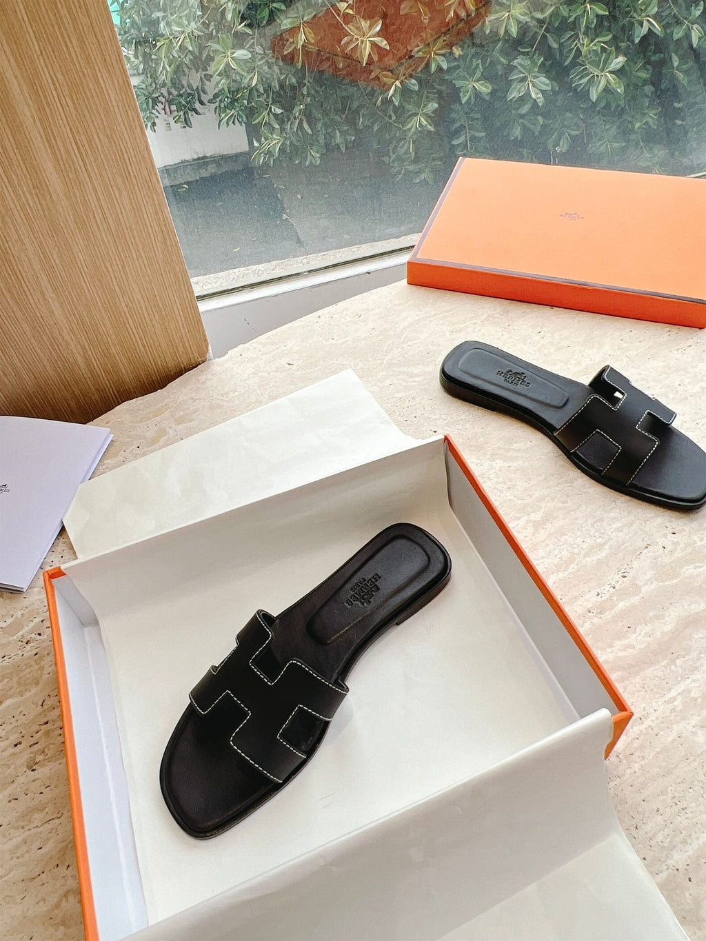 0RAN SANDAL IN BLACK CALFSKIN 202622