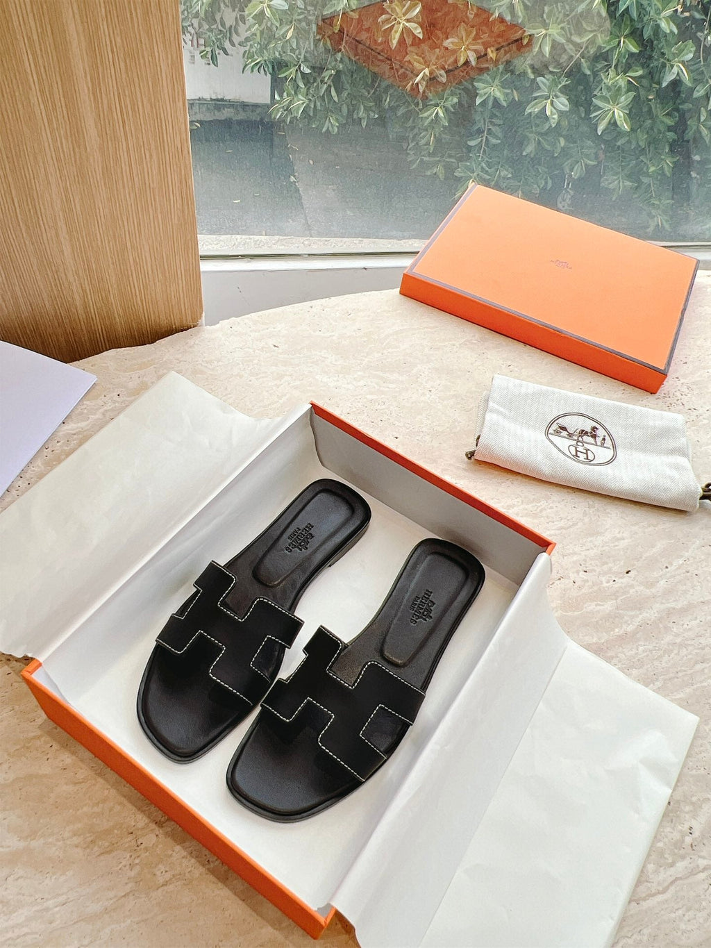 0RAN SANDAL IN BLACK CALFSKIN 202622