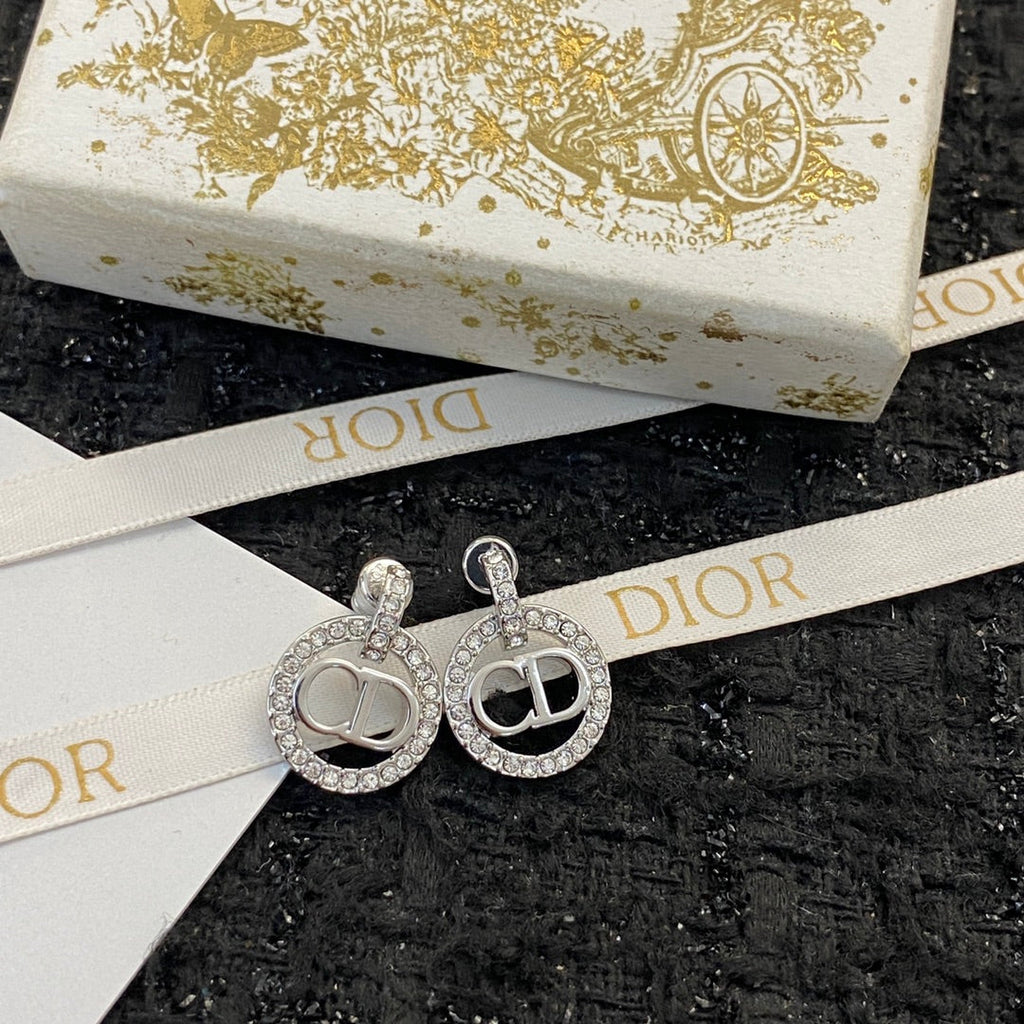 CD 26S CRYSTAL CIRCLE LOGO DROP EARRINGS IN SILVER TONE METAL 644469