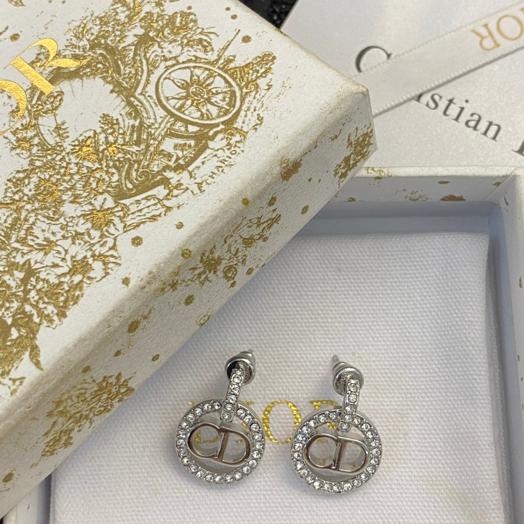 CD 26S CRYSTAL CIRCLE LOGO DROP EARRINGS IN SILVER TONE METAL 644469