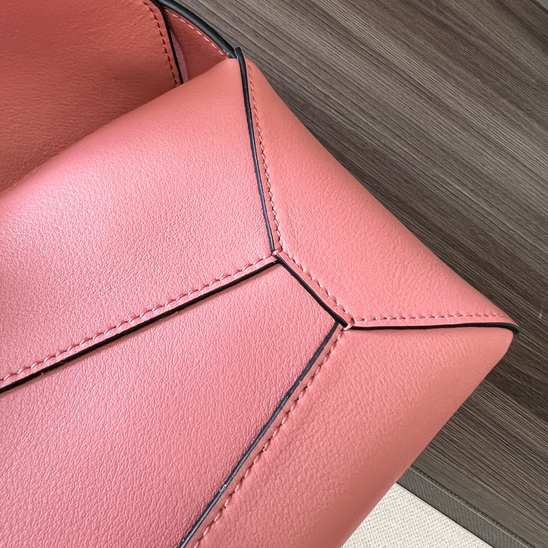 LOEWE 26S PUZZLE HOBO MEDIUM BAG 29 IN PINK CALFSKIN