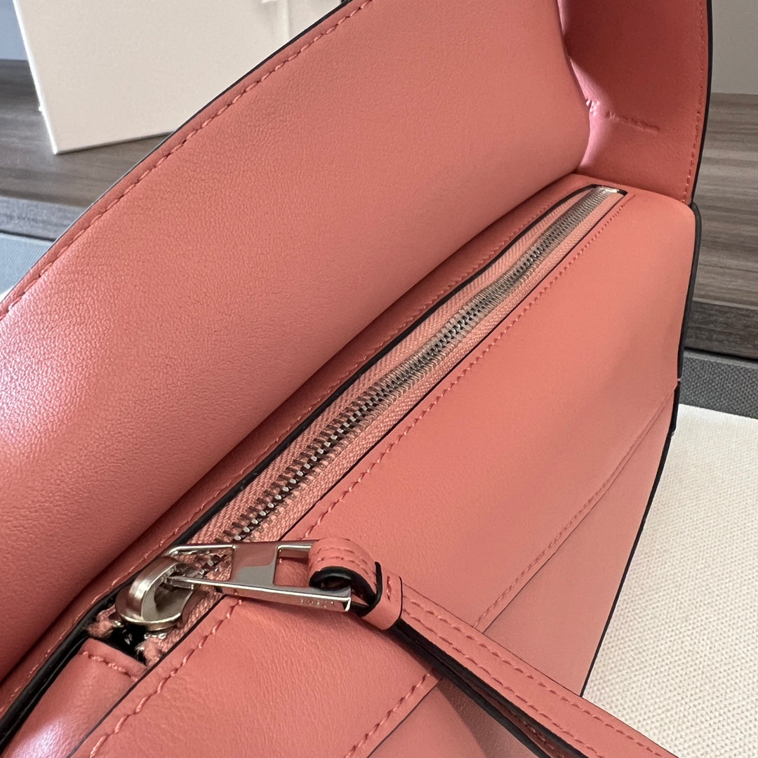 LOEWE 26S PUZZLE HOBO MEDIUM BAG 29 IN PINK CALFSKIN