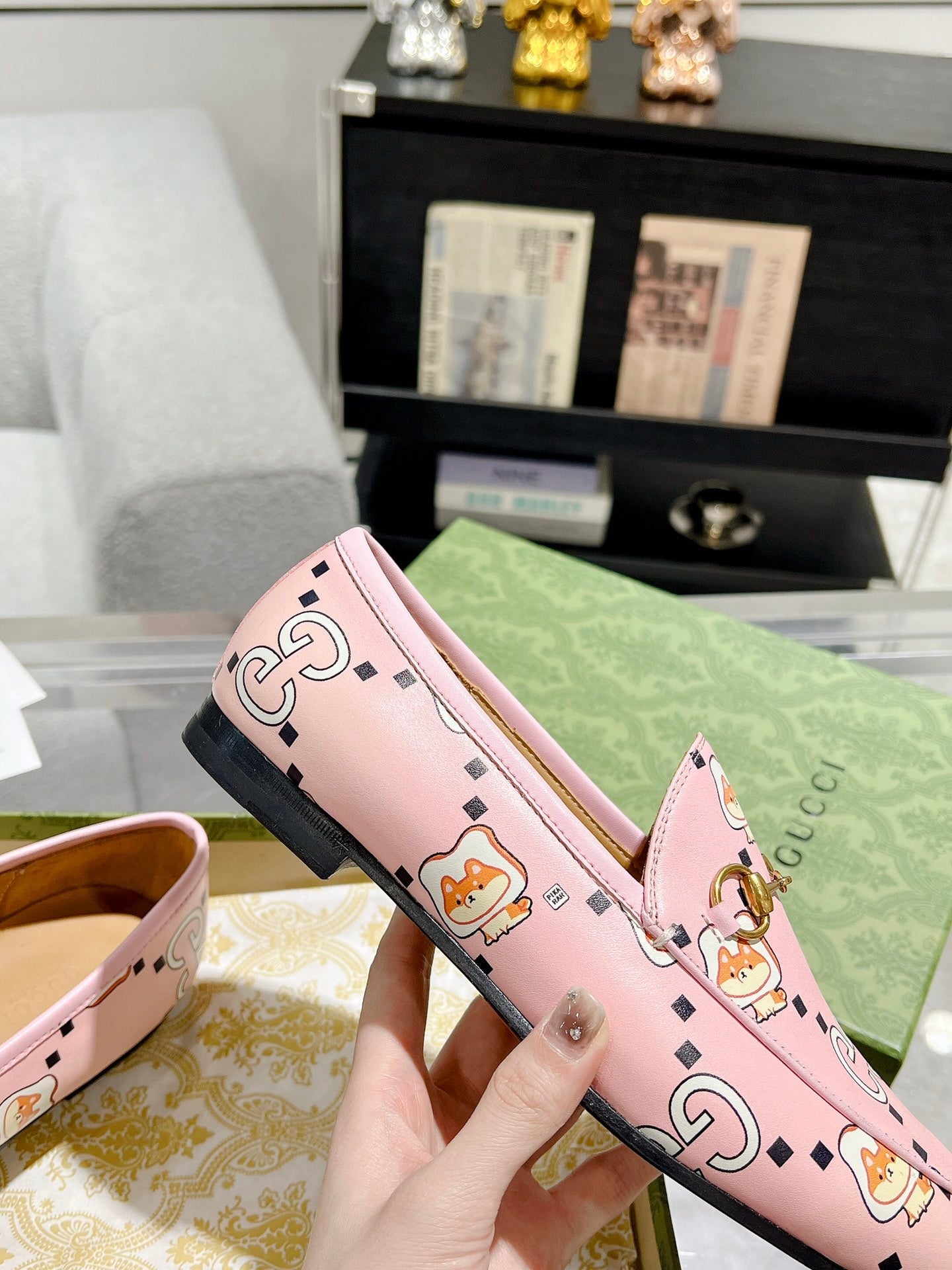 HORSEBIT LOAFER WITH CUTE CAT PRINT IN LIGHT PINK CALFSKIN