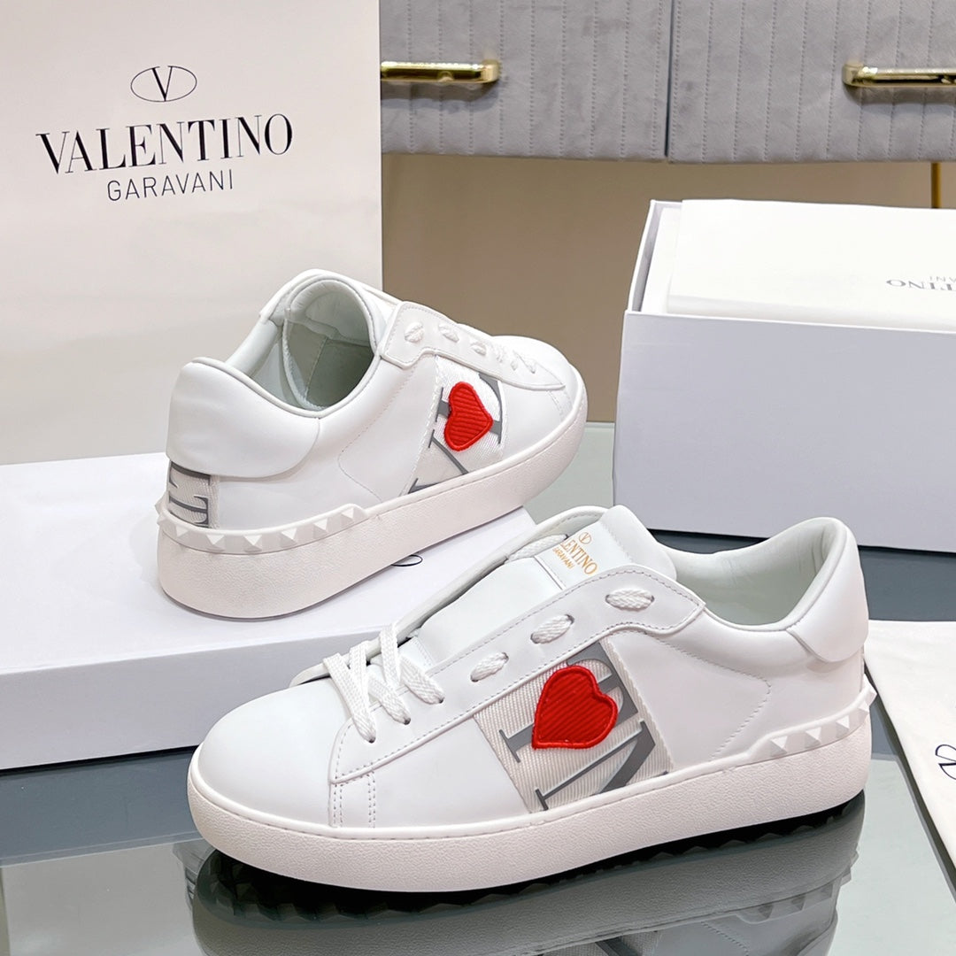 VALENTINO 25S GARAVANI ROCKSTUD UNTITLED SNEAKERS IN WHITE LAMBSKIN