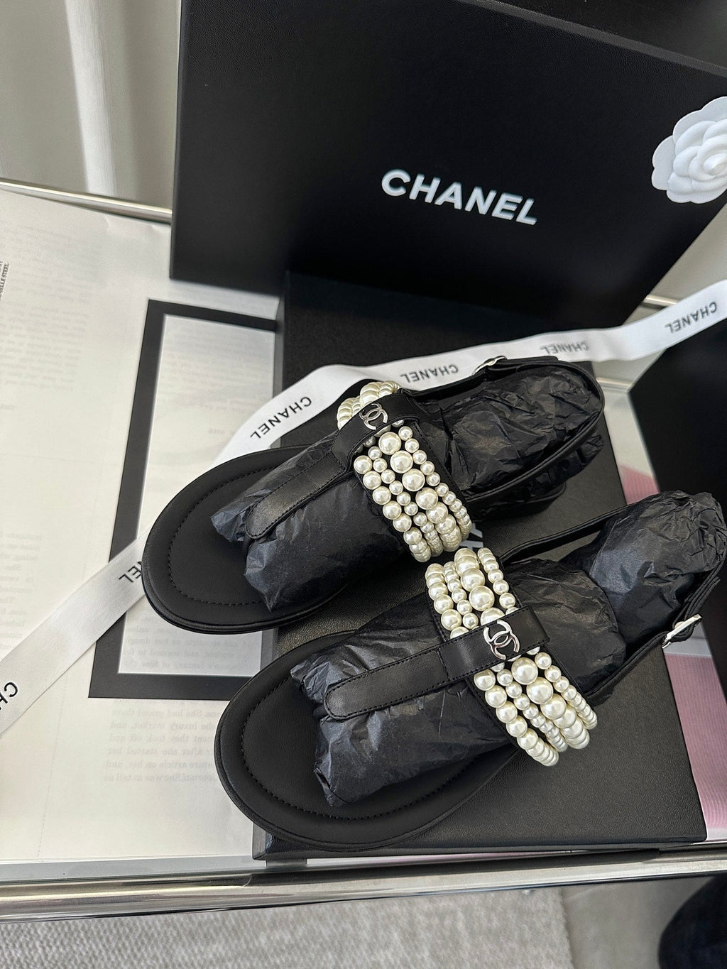 CLASSIC THONG SANDALS PEARL CHAIN IN BLACK LAMBSKIN