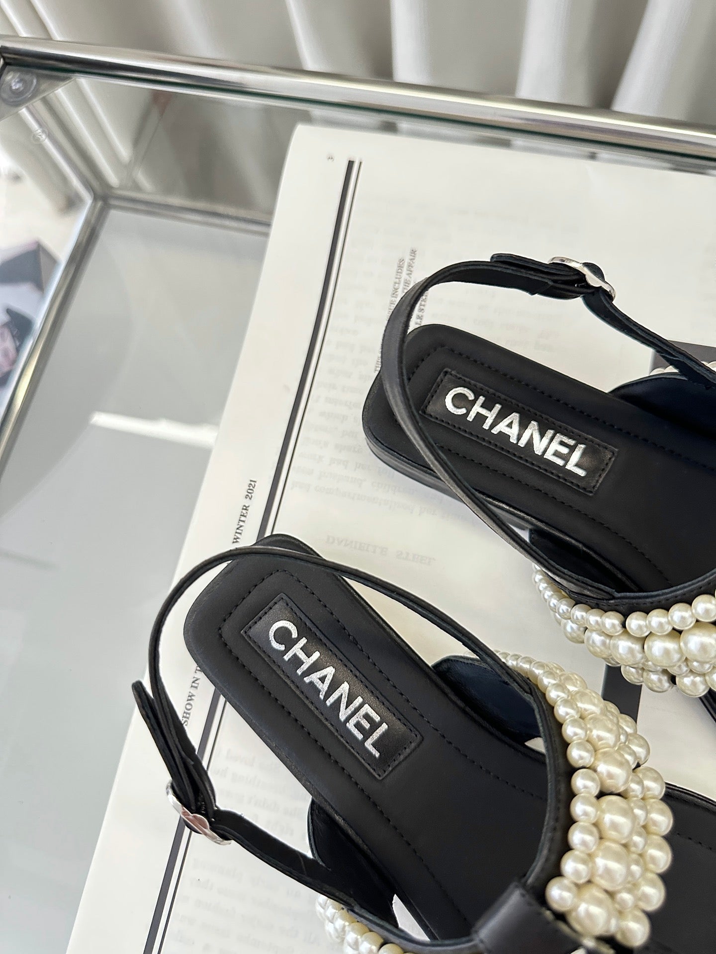 CLASSIC THONG SANDALS PEARL CHAIN IN BLACK LAMBSKIN