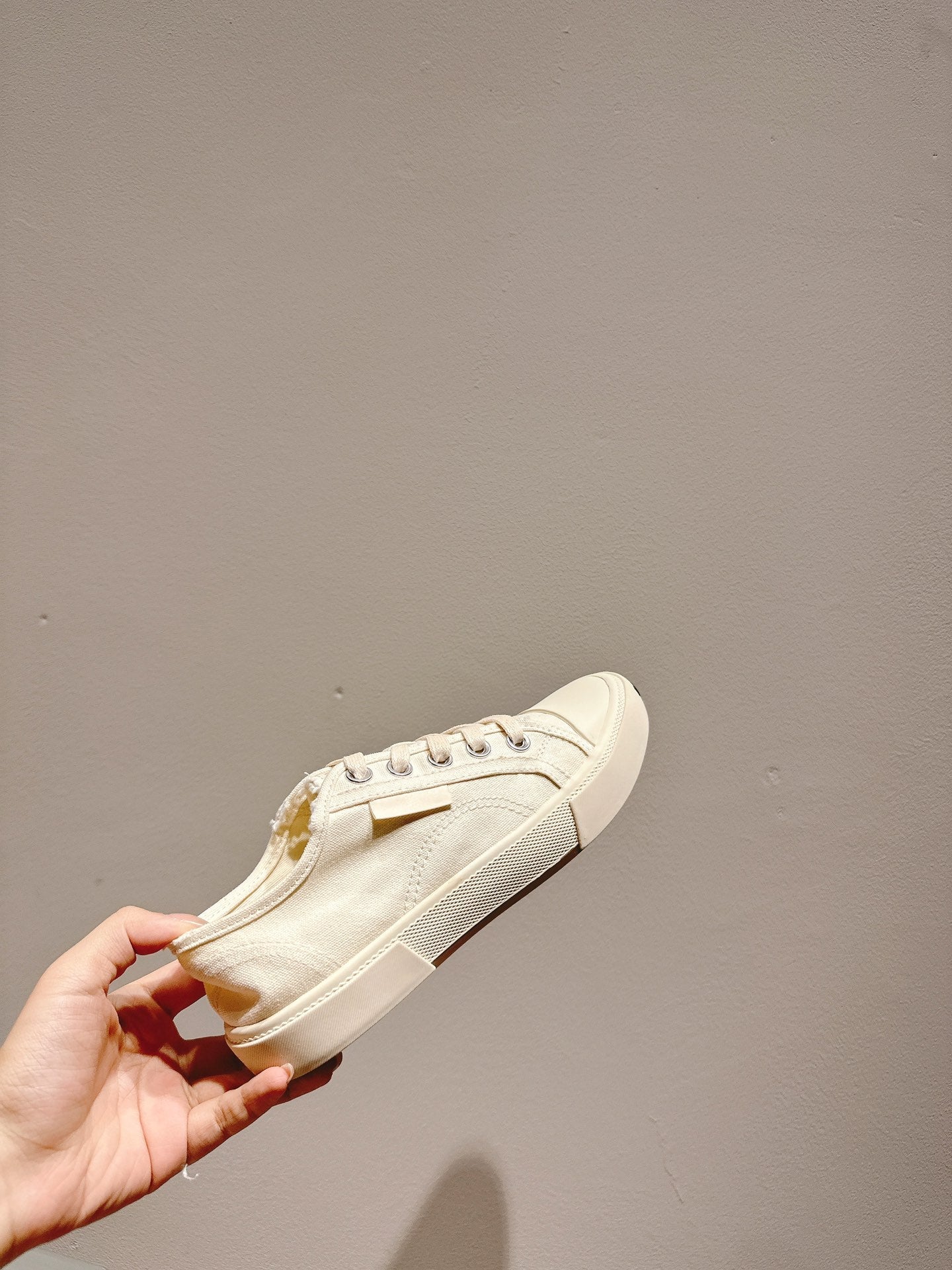 BALENCIAGA 25S SNEAKER IN CREAM WHITE CANVAS