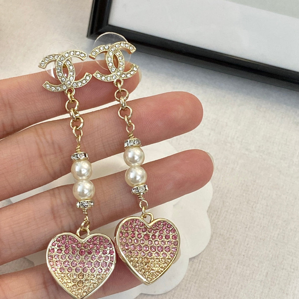 CHANEL 26S DOUBLE C LOGO PEARL & OMBRE PINK CRYSTAL HEART DROP EARRINGS IN GOLD METAL 633103
