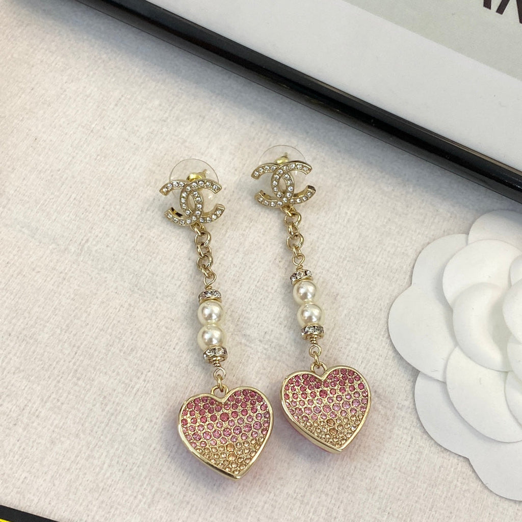 CHANEL 26S DOUBLE C LOGO PEARL & OMBRE PINK CRYSTAL HEART DROP EARRINGS IN GOLD METAL 633103