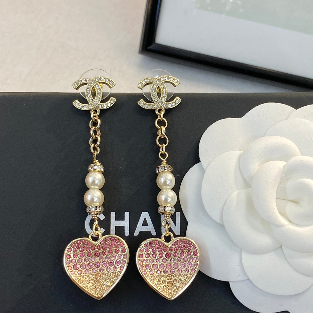 CHANEL 26S DOUBLE C LOGO PEARL & OMBRE PINK CRYSTAL HEART DROP EARRINGS IN GOLD METAL 633103