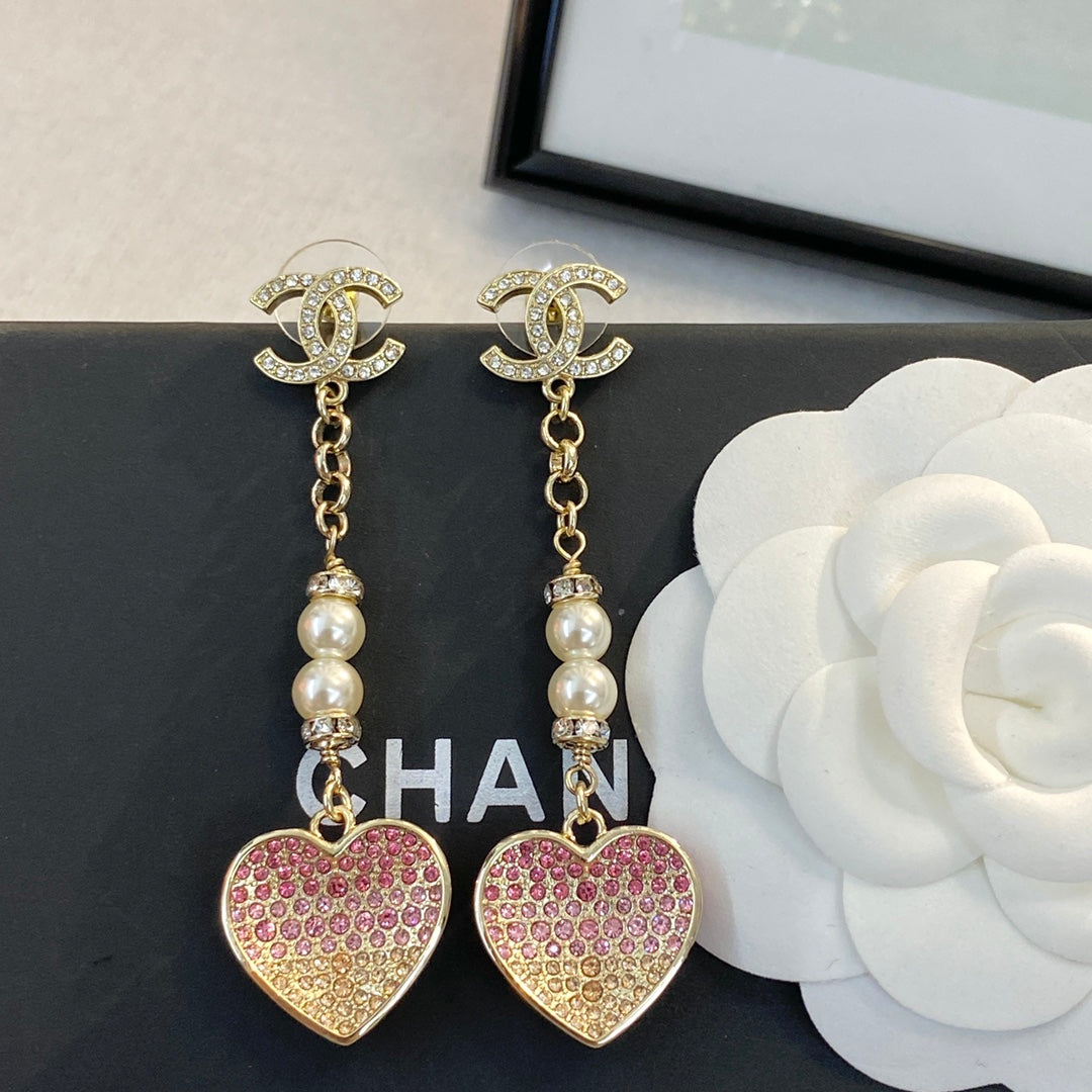 CHANEL 26S DOUBLE C LOGO PEARL & OMBRE PINK CRYSTAL HEART DROP EARRINGS IN GOLD METAL 633103