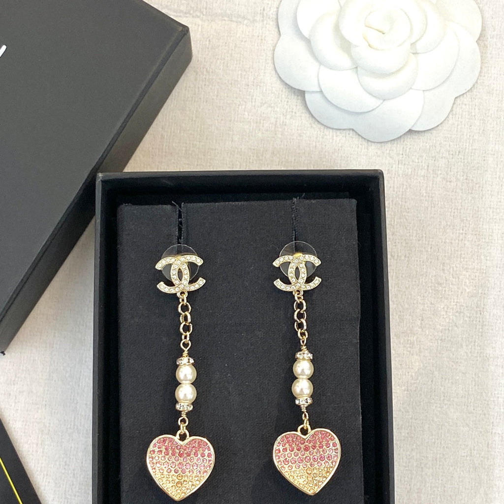 CHANEL 26S DOUBLE C LOGO PEARL & OMBRE PINK CRYSTAL HEART DROP EARRINGS IN GOLD METAL 633103