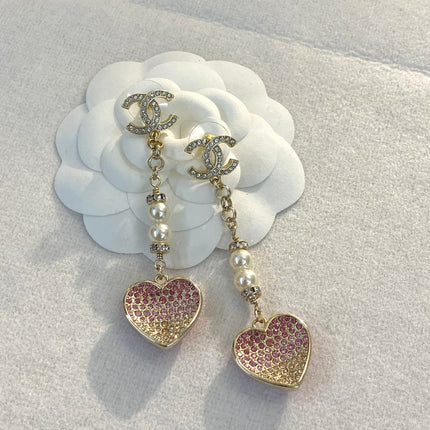 CHANEL 26S DOUBLE C LOGO PEARL & OMBRE PINK CRYSTAL HEART DROP EARRINGS IN GOLD METAL 633103