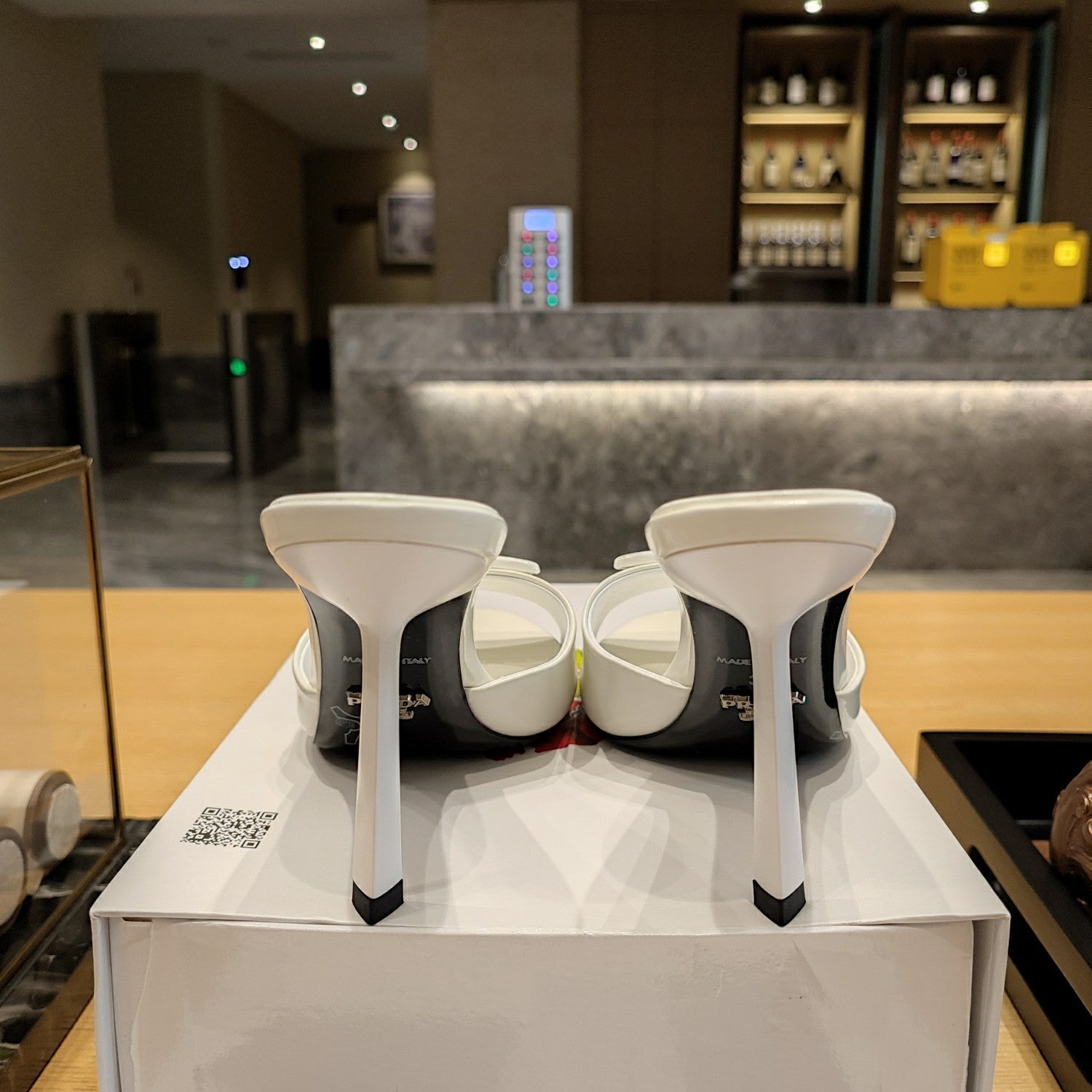 PRADA 26S OPEN TOE MULES 100MM IN IVORY WHITE PATENT CALFSKIN WITH LOGO