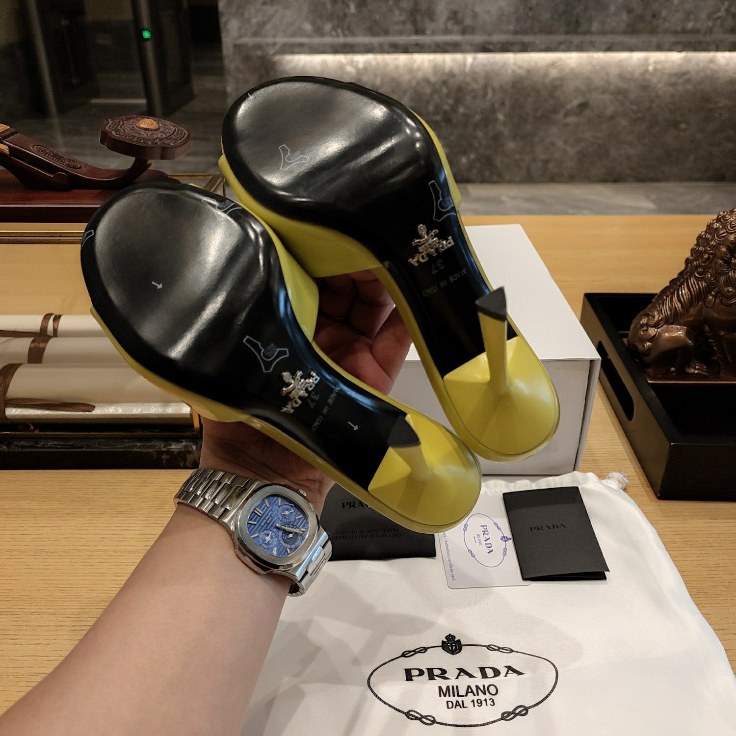 PRADA 26S OPEN TOE MULES 100MM IN LIME YELLOW PATENT CALFSKIN WITH LOGO