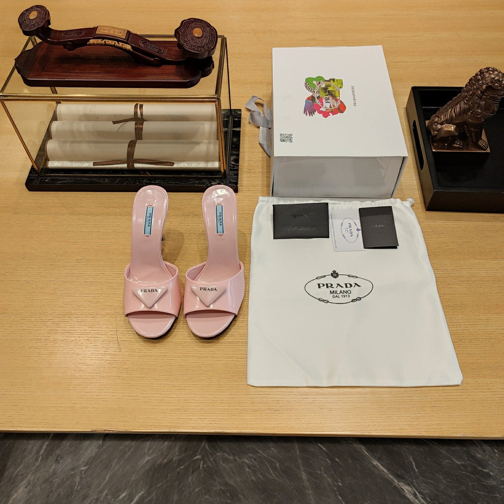 PRADA 26S OPEN TOE MULES 100MM IN BLUSH PINK PATENT CALFSKIN WITH LOGO
