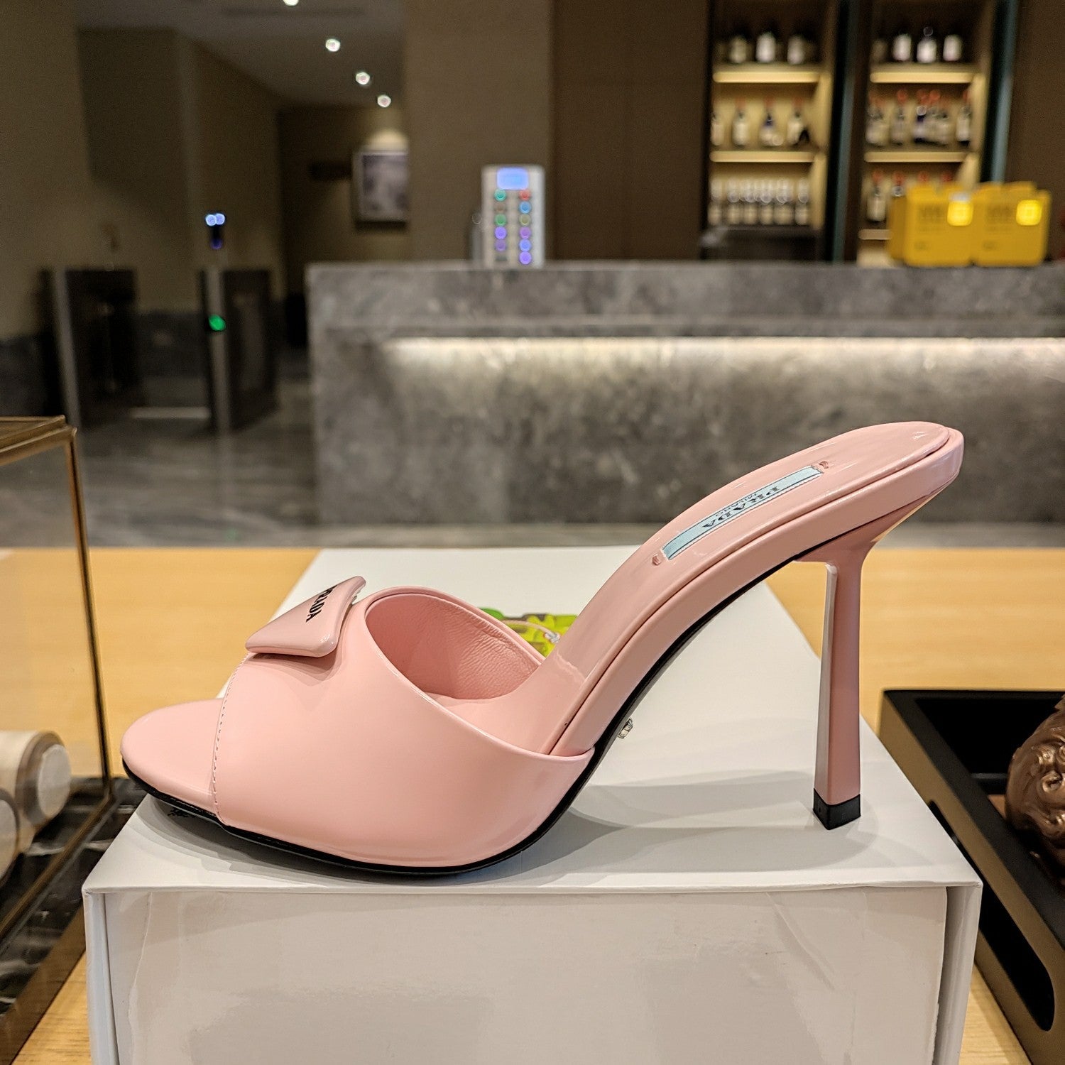 PRADA 26S OPEN TOE MULES 100MM IN BLUSH PINK PATENT CALFSKIN WITH LOGO
