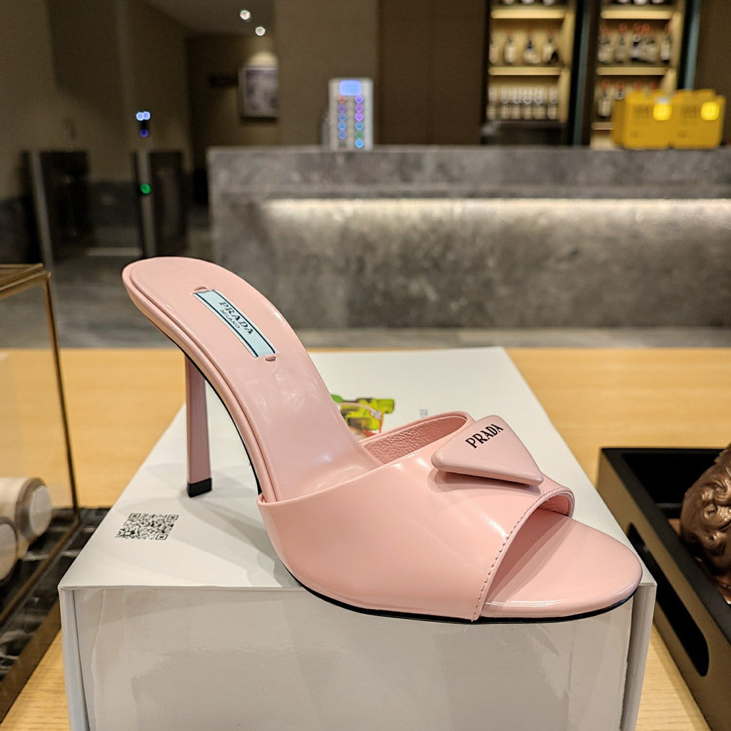 PRADA 26S OPEN TOE MULES 100MM IN BLUSH PINK PATENT CALFSKIN WITH LOGO