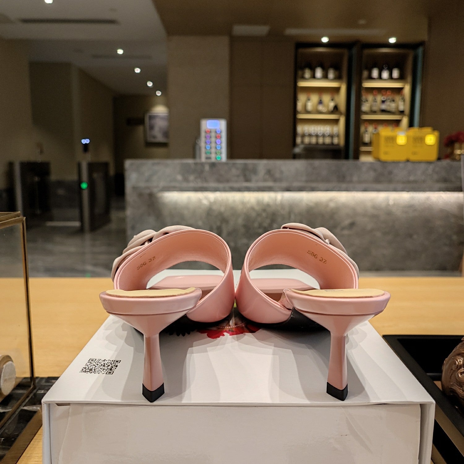 PRADA 26S OPEN TOE MULES 45MM IN BLUSH PINK PATENT CALFSKIN WITH ROSETTE