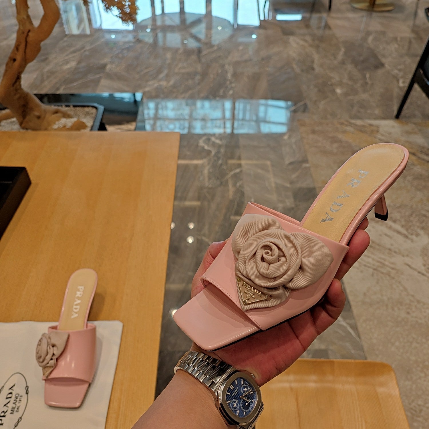 PRADA 26S OPEN TOE MULES 45MM IN BLUSH PINK PATENT CALFSKIN WITH ROSETTE