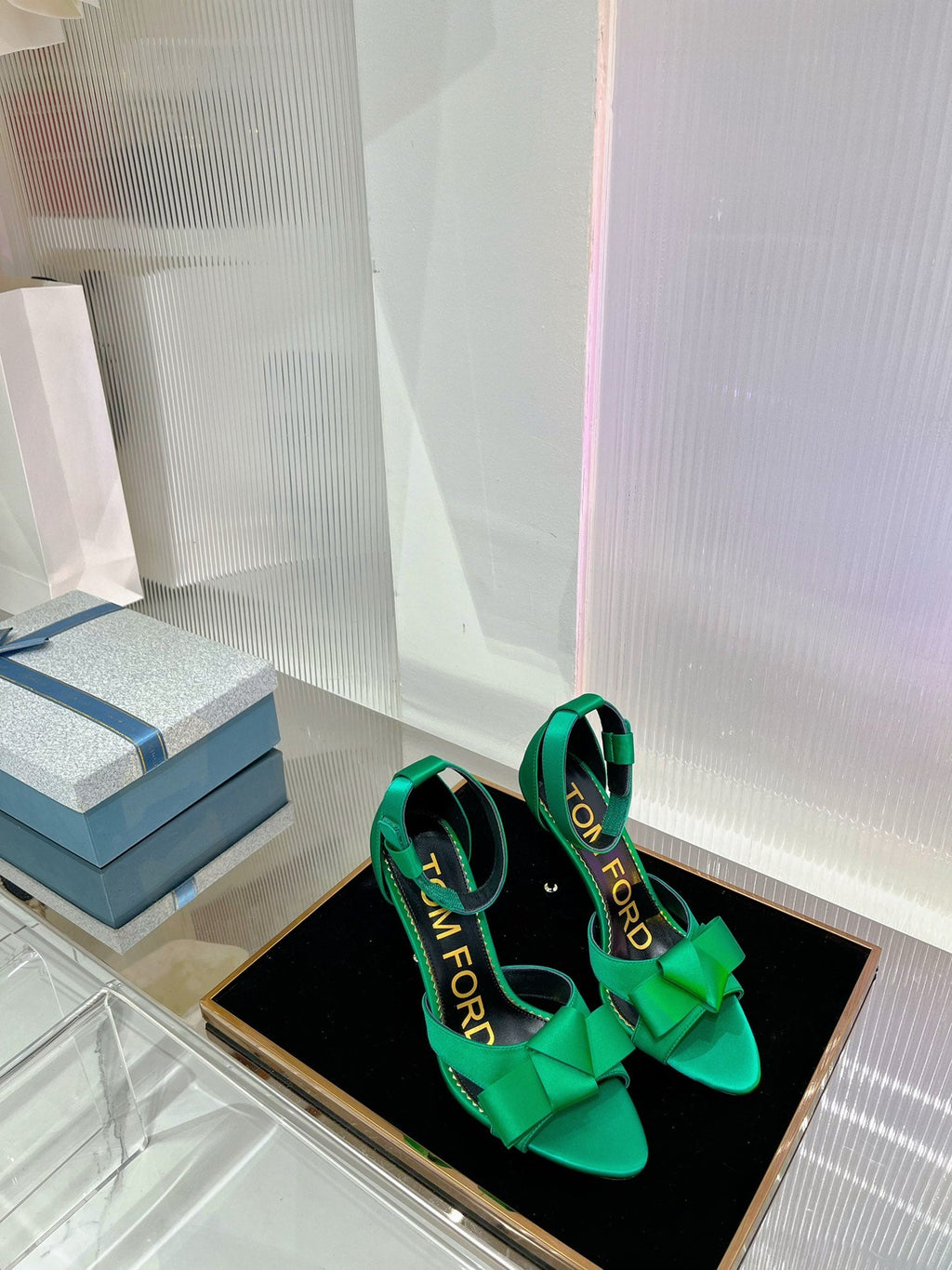HIGH HEELS 11 CM IN COOL GREEN PURE SILK AND LAMBSKIN