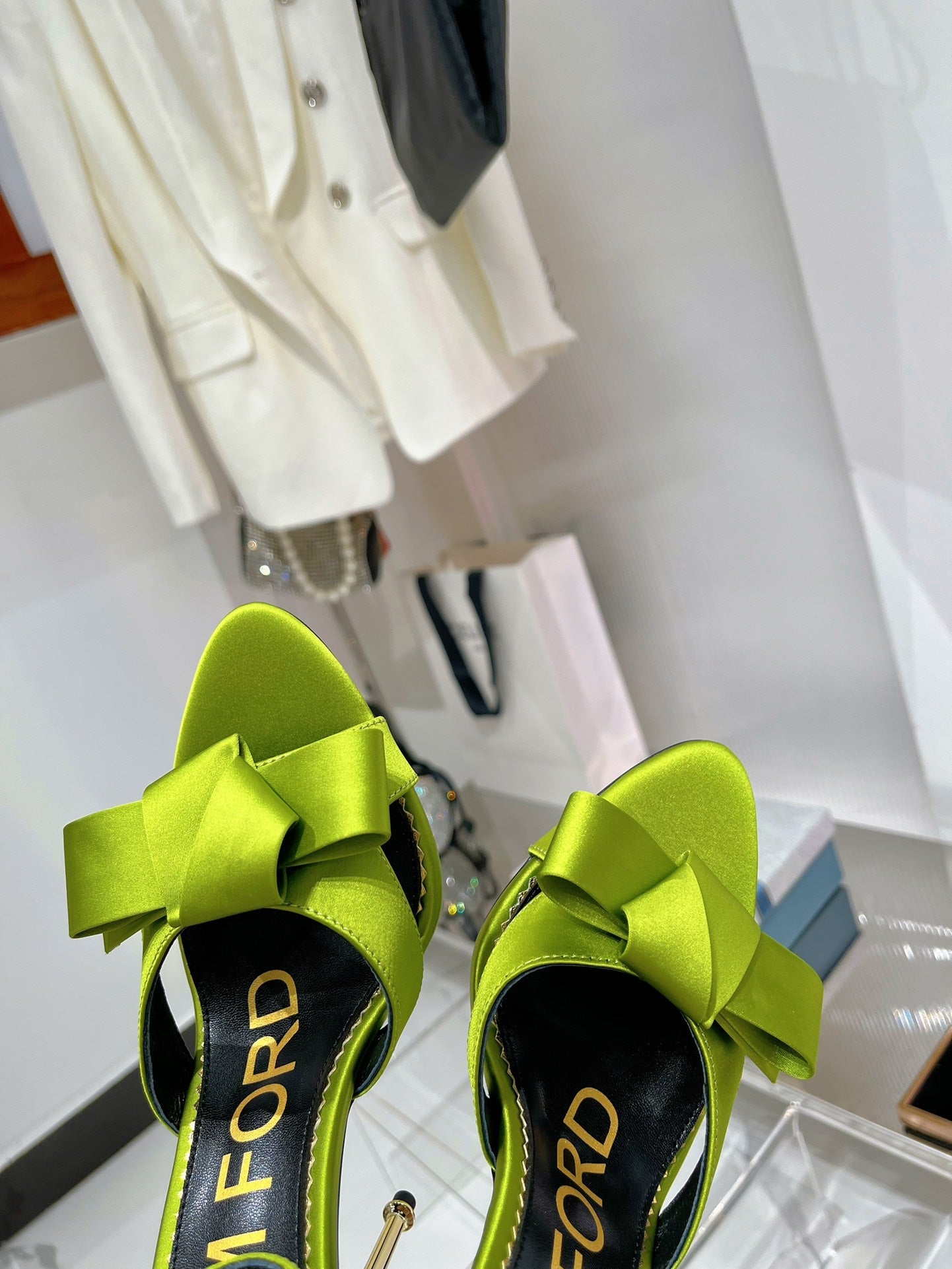 HIGH HEELS 11 CM IN PEAR GREEN PURE SILK AND LAMBSKIN