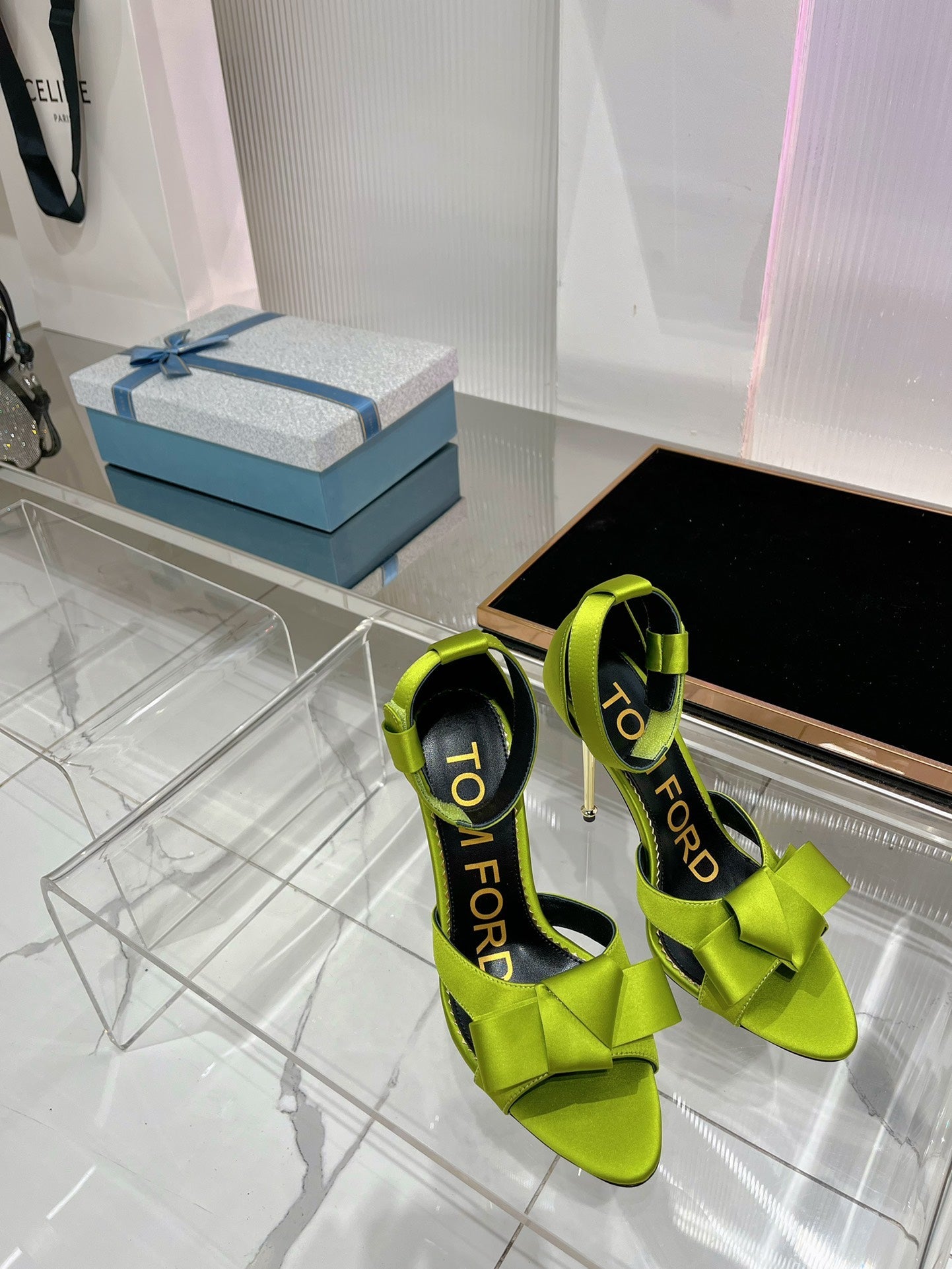 HIGH HEELS 11 CM IN PEAR GREEN PURE SILK AND LAMBSKIN