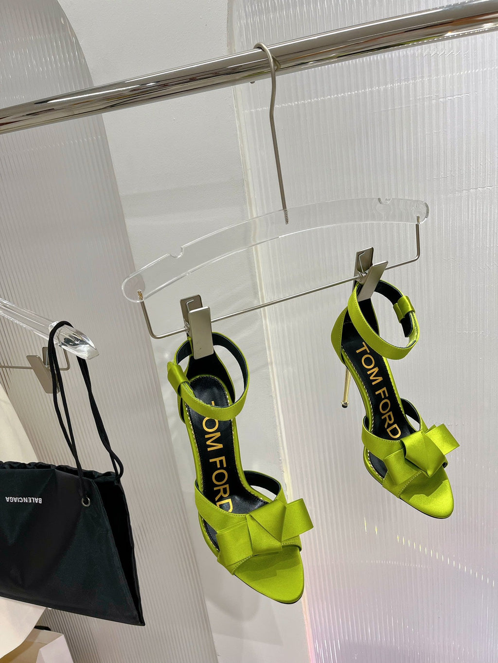 HIGH HEELS 11 CM IN PEAR GREEN PURE SILK AND LAMBSKIN