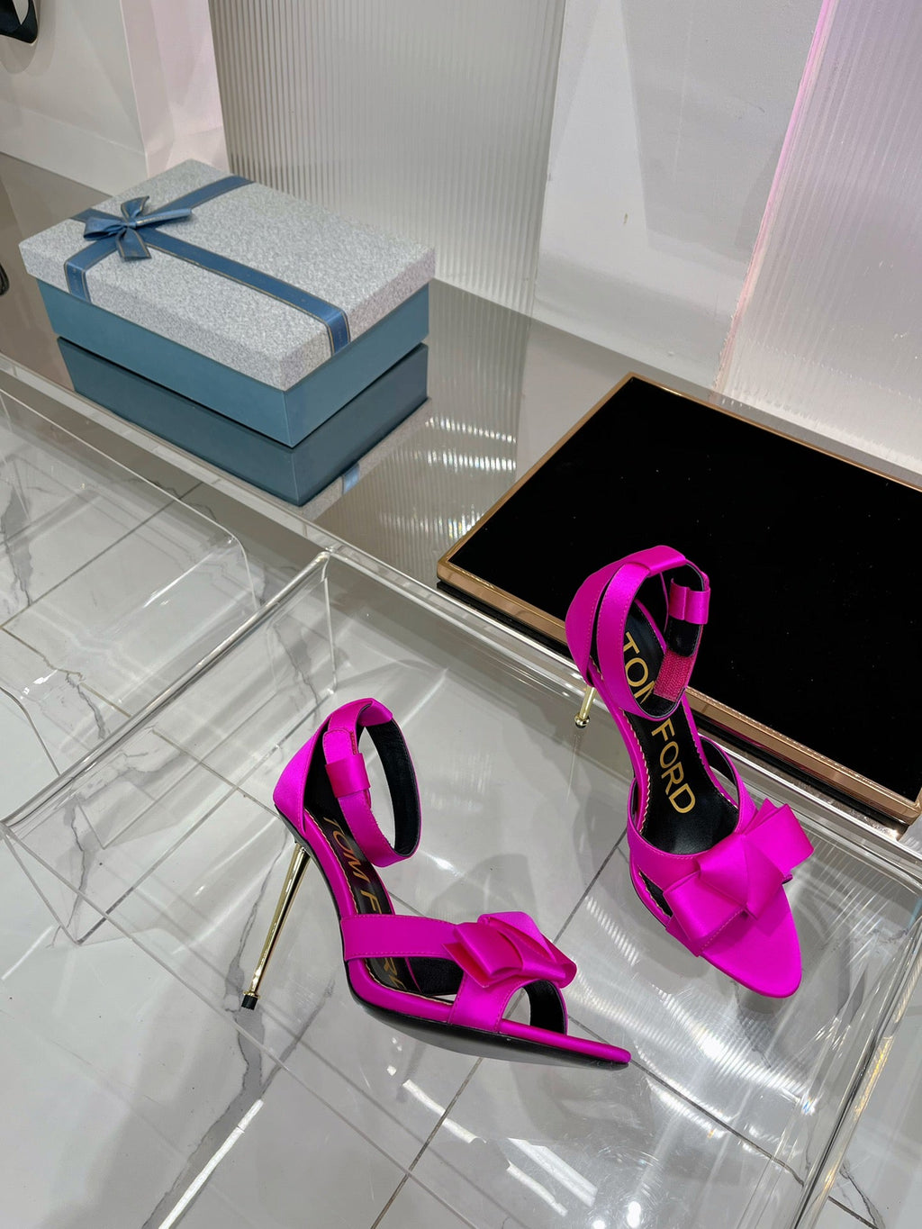 HIGH HEELS 11 CM IN BRIGHT PINK PURE SILK AND LAMBSKIN