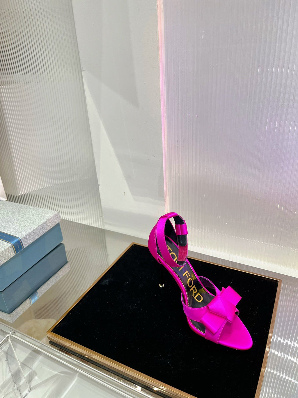 HIGH HEELS 11 CM IN BRIGHT PINK PURE SILK AND LAMBSKIN