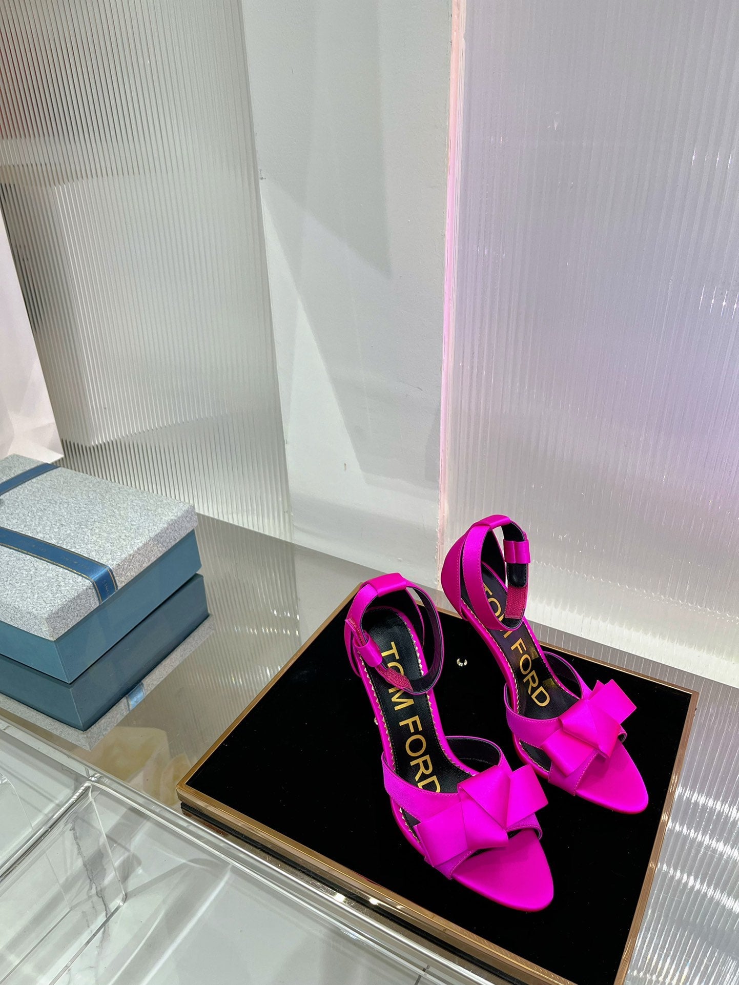 HIGH HEELS 11 CM IN BRIGHT PINK PURE SILK AND LAMBSKIN