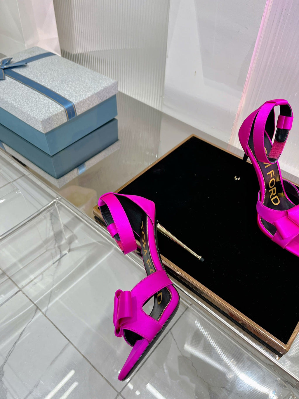 HIGH HEELS 11 CM IN BRIGHT PINK PURE SILK AND LAMBSKIN