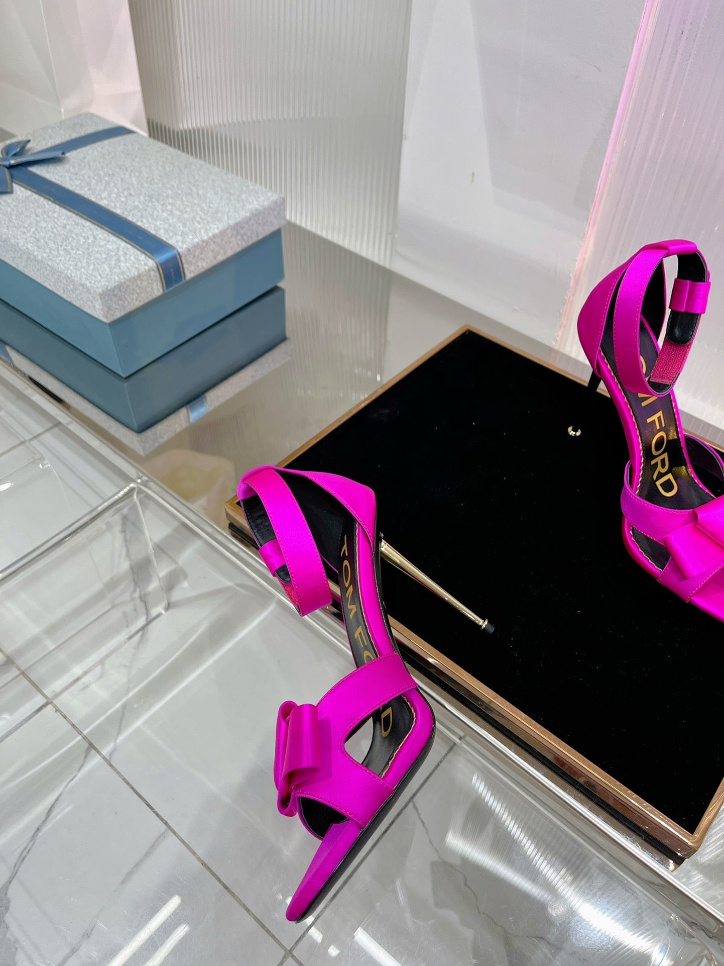 HIGH HEELS 11 CM IN BRIGHT PINK PURE SILK AND LAMBSKIN