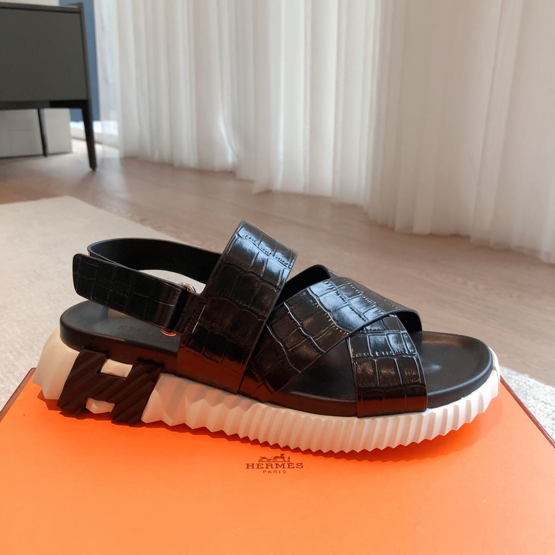 HM ELECTRIC CROCODILE MOTIF SANDAL BLACK CALFSKIN