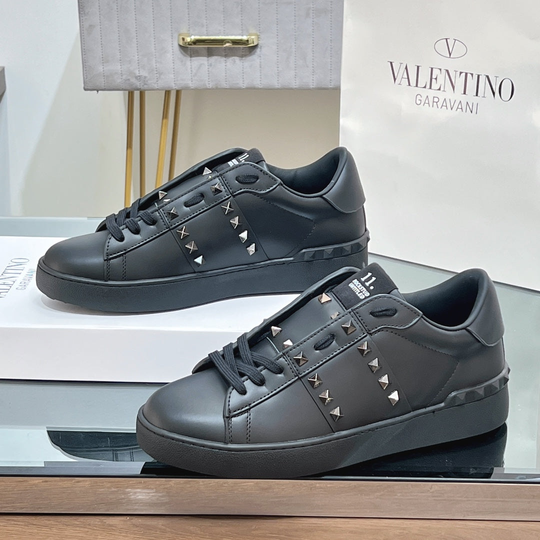 VALENTINO 25S GARAVANI ROCKSTUD UNTITLED STUDDED SNEAKERS IN BLACK LAMBSKIN